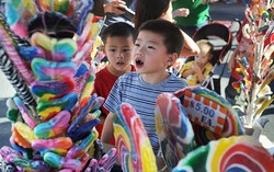 Festival Lobak dan Permen yang Terunik di Dunia