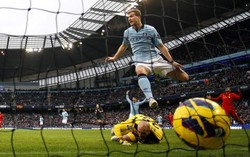 City lebih dulu unggul lewat kaki Edin Dzeko. Reuters/Phil Noble.