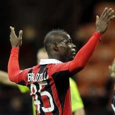 Balotelli Dua Gol, Milan Tundukkan Udinese 2-1