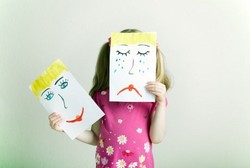 Bingung Menghadapi Mood Para Perempuan? Trik Ini Bisa Membantu