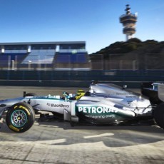 W04 Mercedes Meluncur di Jerez