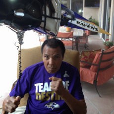 Dikabarkan Kritis, Muhammad Ali Justru Asyik Nonton Super Bowl