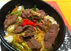 Itadakimasu! Gyuniku Don Berlauk Koaji Karaage