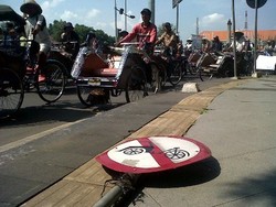 Protes Razia, Ratusan Tukang Becak Geruduk Balai Kota Semarang