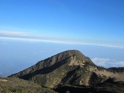 Negeri di Atas Awan: Gunung Lawu
