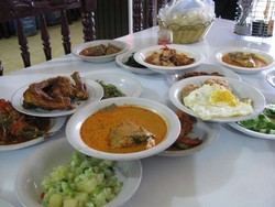4 Kuliner Khas Indonesia yang Digemari Turis di Malaysia