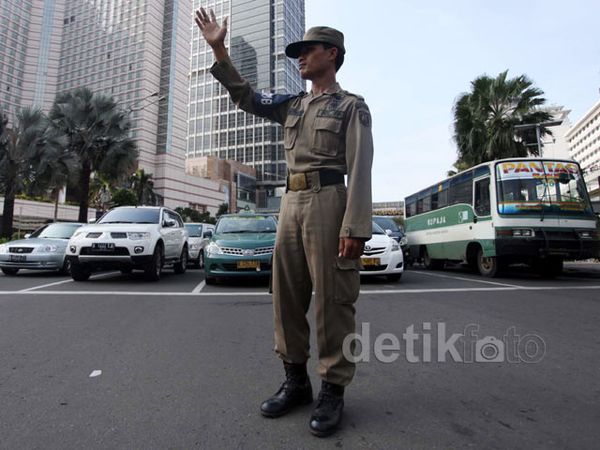Kini Satpol PP Ikut Atur Lalu Lintas