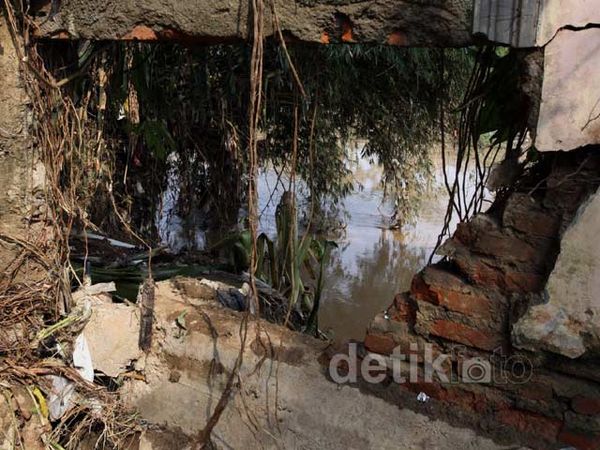 Ini Dia Tembok Jebol yang Buat Pondok Gede Permai Banjir