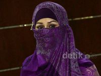 Neneng Dituntut 7 Tahun Penjara