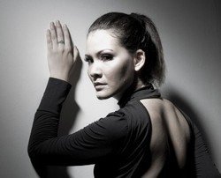 Melanie Subono, Berburu Baju Second karena Ingin Tampil Beda