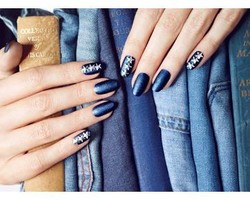 Unik, Cat Kuku Ini Bertekstur Denim