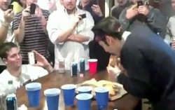 Kobayashi Catat Rekor Baru, Habiskan Seloyang Pizza dalam 1 Menit