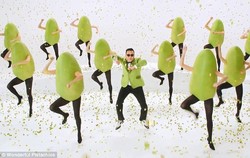 PSY Tampil Nyentrik di Iklan Kacang Pistachio Terbaru
