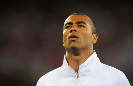 Gerrard Minta Fans Dukung Ashley Cole