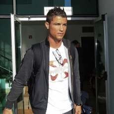 Fans Portugal Teriakkan Nama Messi, CR7 Kalem