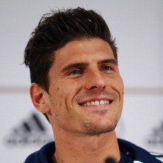 Jadi Cadangan, Gomez Bersabar Tunggu Kesempatannya