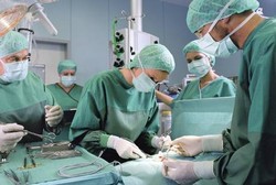 Ahli Bedah Salah Angkat Paru-paru Pasien