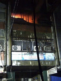 Sempat Menyala Kembali, Api di Ruko Glodok Kembali Berhasil Dipadamkan