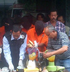 Pemusnahan Barang Bukti, Tersangka Ikut Bakar Ganja & Larutkan Ekstasi