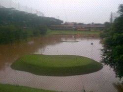 Lapangan Golf SCBD Tergenang, Jalan Kawasan Sudirman Macet