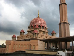 2 Masjid Ini Wajib Dikunjungi di Malaysia