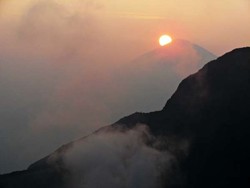 Mentari Selamat Pagi ala Gunung Papandayan