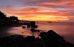 Senja Emas di Pulau Untung Jawa