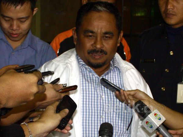 Luthfi Hasan Diperiksa KPK