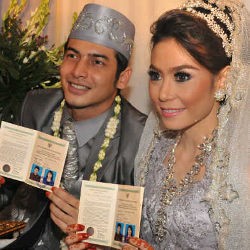 Punya Istri Lebih Tua Adalah Impian Boy Hamzah