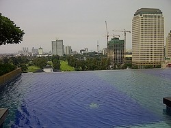 Wuih, Senayan City Punya Kolam Renang Ala Marina Bay Sands