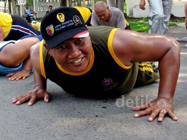 Puluhan Polisi Gendut Digembosi