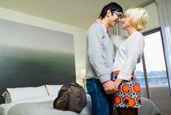 Perempuan Berhubungan Seks Sambil Berdiri Tak akan Hamil? Itu Mitos