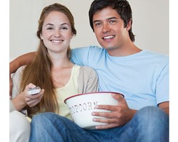 Tempat First Date yang Salah: Klub Malam Sampai Bioskop