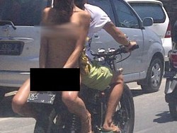 Polisi: Tidak Ada Laporan Bule Topless Naik Motor di Kuta