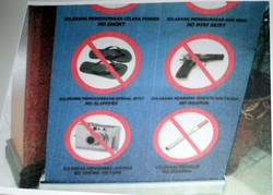 Kasus Sandal Jepit, Dosen UGM Akhirnya ke Imigrasi Pakai Sepatu