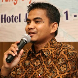 Anggota Komisi III DPR Dukung Dosen UGM Soal Sandal Jepit di Imigrasi