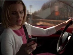 SMS Sambil Nyetir Ibarat Kanker