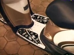 Memasang Bordes di Motor Matik