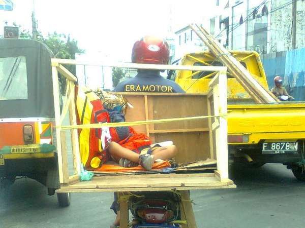 Terlelap di Jalanan (2)