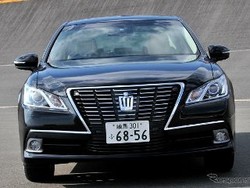 Menjajal Kemewahan Toyota Crown Terbaru