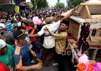Warga Serang Gelar Panjang Mulud