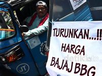 Ratusan Supir Bajaj Geruduk Kantor Jokowi