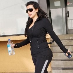 Stres Urus Perceraian, Kehamilan Kim Kardashian Berisiko