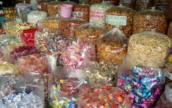 Yuk, Beli Permen Cantik dan Kacang Spesial Buat Suguhan Imlek!