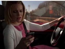 SMS Sambil Nyetir Ibarat Kanker