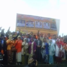 Kampanye Resmi Dibuka, Rieke-Teten Absen di Prosesi Terakhir