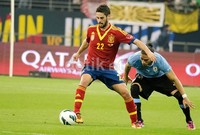 Isco yang masuk menggantikan Andres Iniesta melancarkan serangan ke pertahanan lawan. (Yuniarto).
