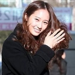 Krystal Nyanyi Electric Shock di Pesta Kelulusan Sekolah