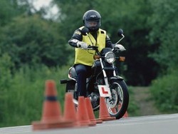 Di Inggris, Bikin SIM Ternyata Ada yang Pakai Joki