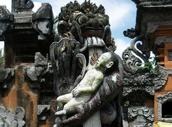 Misteri Pura Berisi Patung Leak di Tabanan, Bali